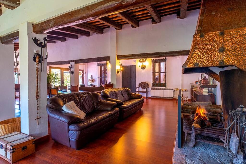 Вилла Casa Rural Mas Del Gall - Casa Nova, Barcelona Тордера Экстерьер фото